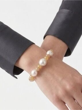 Cultured Pearl & Faceted Agate Stretch Bracelet.